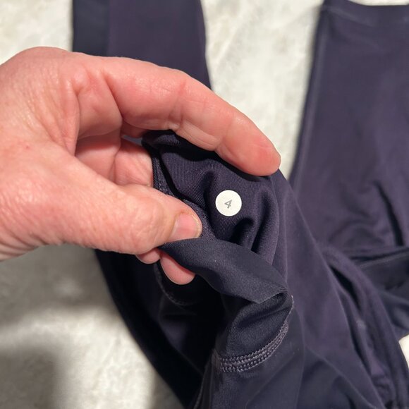 Lululemon Anew Crop 21" Black Grape size 4 - Picture 3 of 3